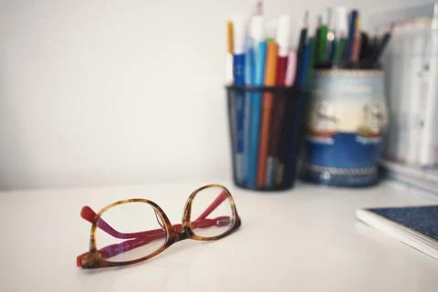 Glasses on White Table Foto stock
