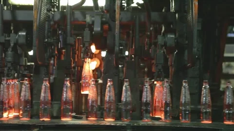Glassware Manufacturing Process: Heavy Production Line Molding Fiery Bottles Vidéo 336712856