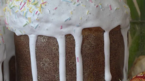 Glaze on Easter bread Stock-Footage 309865621