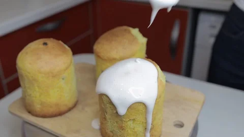 Glaze is pouring on Easter cake, close-up. Stock Footage 128566970