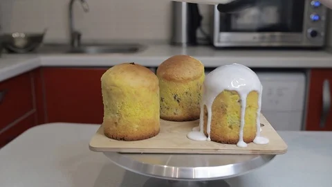 Glaze is pouring on Easter cake, close-up. Stock Footage 128567001