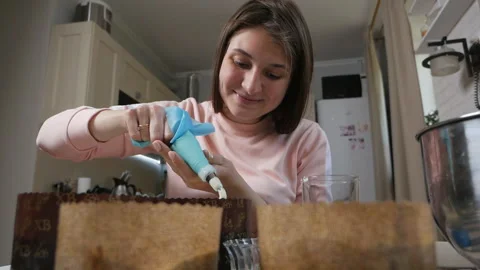 Glaze pours on Easter cake, close-up. cream. frosting slowly spreads on top of 動画素材 130669282