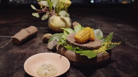 Glazed Madeleines with Native Sauce - zoom shot 스톡 동영상 314347690