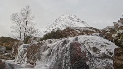 Glencoe winter, Glen Etive, River Coupall waterfall, Buachaille Etive Mor 스톡 동영상 231340846