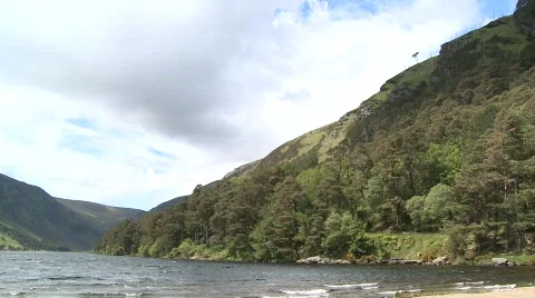 Glendalough Pan to Beach 库存影片 456434