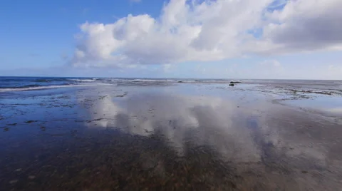Glidecam over the ocean with reflections of the clouds. Video stock 39978796