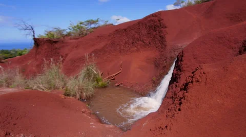 Glidecam of red dirt waterfall Video stock 39886251