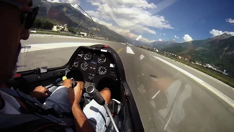 Glider pilot taking off in the mountains Stock-Footage 79386811