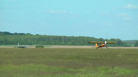 Glider take off in sky in summer Vídeos de archivo 38334667