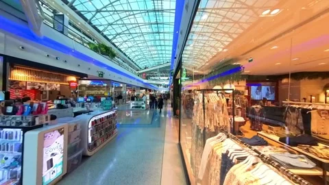 Gliding along lower level of Centro Comercial Vasco da Gama ultra-modern mall Vídeo Stock 274776317