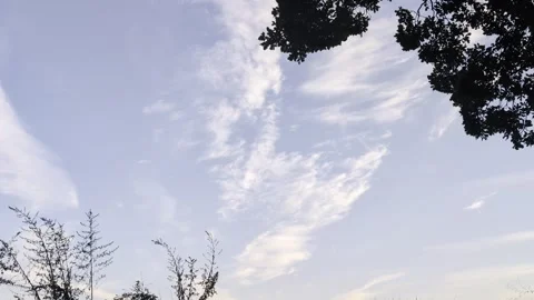 Glimpse of a clear blue sky with light, frayed clouds Vídeos de archivo 346897203