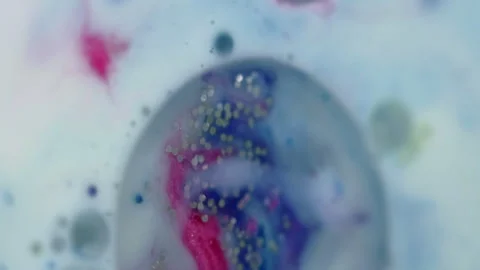 Glitter bubble wet ink pink blue oil shimmer foam Video stock 285368273