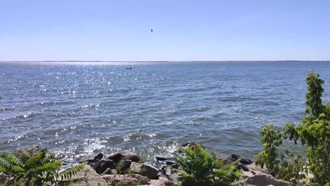 Glitter on the surface of the water. The sun, reflecting on the waves, creates a Video stock 137929790