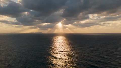 Glittering Ocean and Sunlight Reflection – Drone Footage Vídeos de archivo 336968448