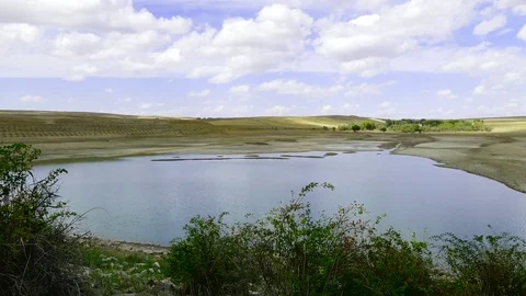 Global warming and thirst, the dry season has reduced water levels, 動画素材 101350074