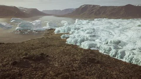 Global warming effect on glacier melting in Norway Illustrazione stock
