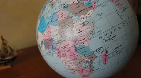 Globe and magnifier Vídeo Stock 46232880