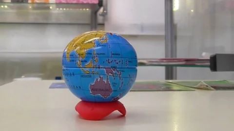 Globe on the table, Dolly-zoom Stock Footage 75943294