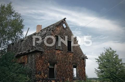Gloomy haunted house Stock-Fotos