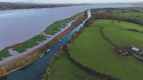 Gloucester and Sharpness canal. High tide on the adjacent River Severn. Stockbeeldmateriaal 293681658