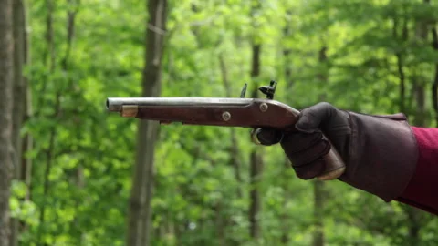 Gloved hand fires antique flintlock pistol in woods, close-up Stock-Footage 131085759