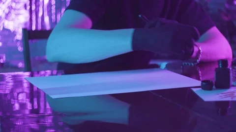 Gloved hands insert the rod into the drawing pen.creative process Vidéo 123575738