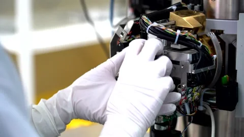Gloved hands removing a sample from an electron microscope 스톡 동영상 169957745