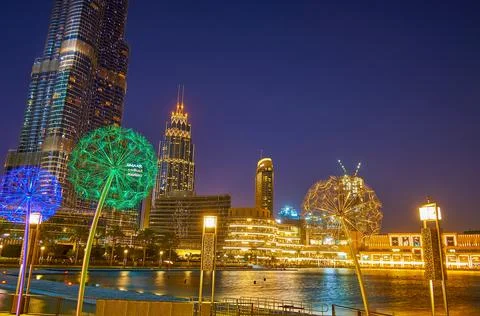 Glowing Art objects in form of dandelions in Burj Park, on March 3 in Dubai,  Foto stock