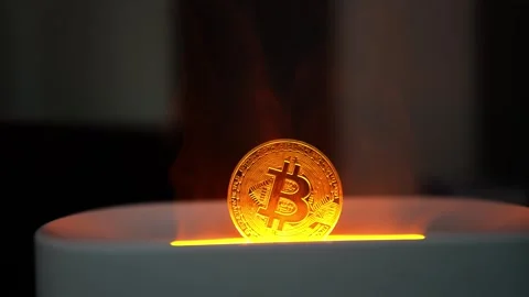 Glowing Bitcoin Coin Emerging from Container, A glowing Bitcoin coin emergi.. 库存影片 304876641