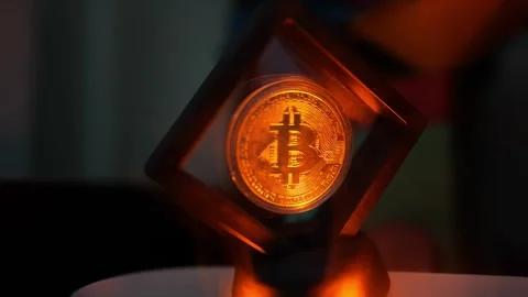 Glowing Bitcoin Symbol in Transparent Cube, A glowing Bitcoin symbol encase.. Vídeos de archivo 304876621