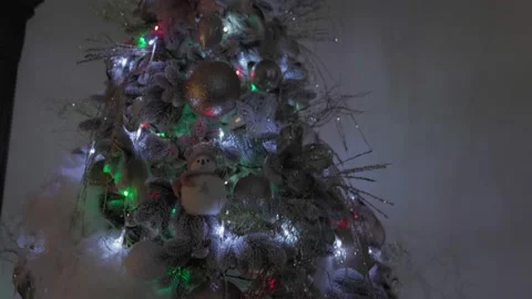 Glowing Christmas tree in the room Video stock 170498047