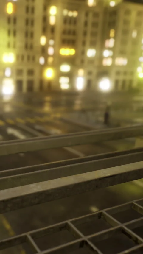 Glowing city lights create a magical evening ambiance by the rail tracks 库存影片 335097936