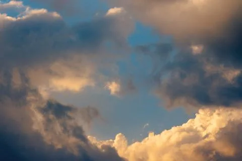 Glowing clouds on evening sky Foto stock