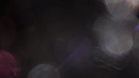Glowing colored crystal lights in the dark Vidéo 318662816