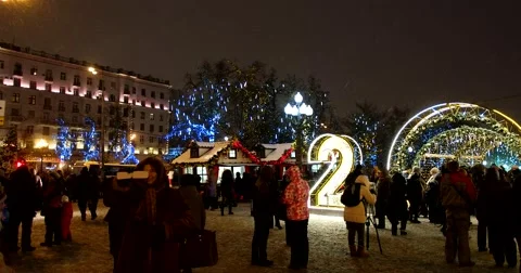 The glowing figure 2 is decorated by 2016, the art objects of the city Stock Footage 67393888