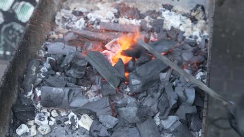 Glowing Hot Charcoal Embers Cracking on a Grill, 8K with Original Audio Vídeos de archivo 336747260