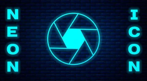Glowing neon Camera shutter icon isolated on brick wall background.  Vector Illustrazione stock