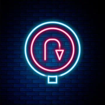 Glowing neon line Turn back road icon isolated on brick wall background. Tr.. Ilustração Stock