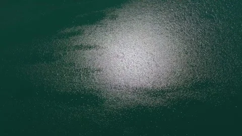 Glowing sunrays reflecting off a shimmering turquoise water surface 스톡 동영상 344722747