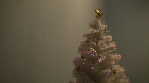 Glowing White Christmas Tree - O - 1920x1080 - 1 minute loop Stock Footage 33320309