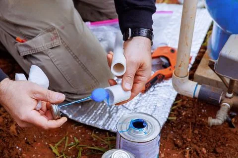 Glue is applied to a pvc pipe before it is glued Stock-Fotos