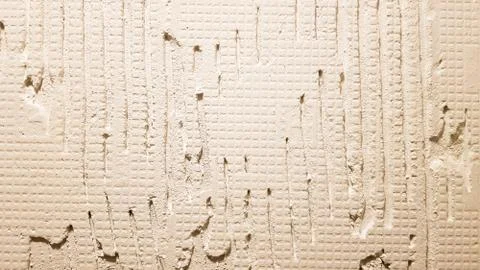 Glue for a tile with a gear pattern. Installation of tiles. The surface of th Foto stock