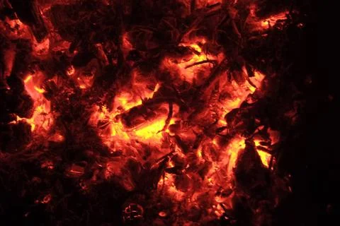 Glut eines heruntergebrannten Feuers Rot gluehende Reste eines abgebrannte... Stock Photos