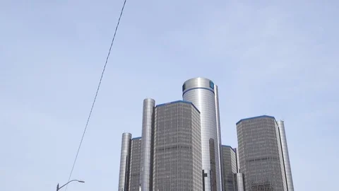GM Building tilt down to traffic Stock Footage 89177116