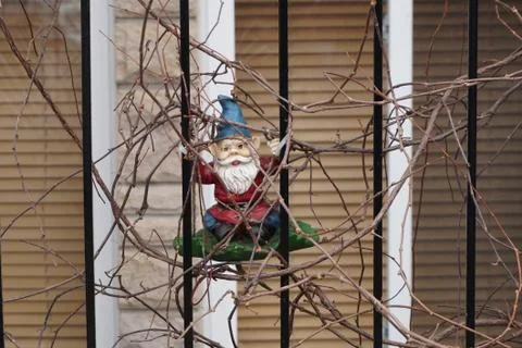 A gnome that is making a smile Stockfoto's
