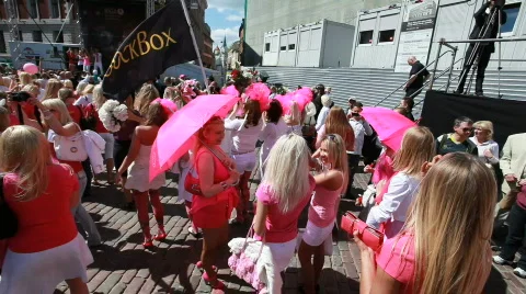 Go Blonde parade in Riga Vídeo Stock 728528