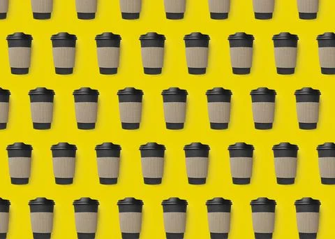 To-go drink. Pattern design with paper coffee cup on yellow background Foto stock