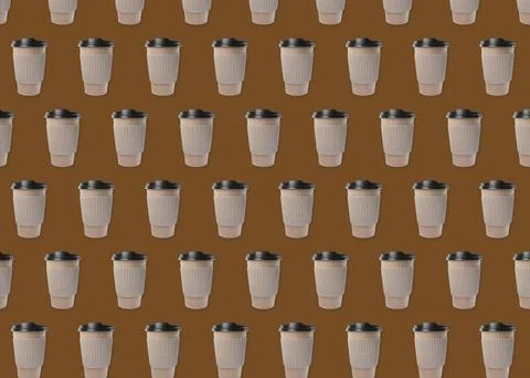 To-go drink. Pattern design with paper coffee cup on brown background Foto stock