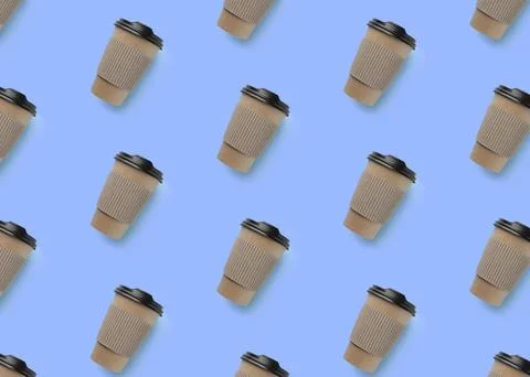 To-go drink. Pattern design with paper coffee cup on light blue Foto stock