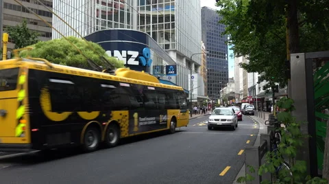 Go electric trolley buses pass ANZ bank, Wellington, New Zealand, zoom in Vidéo 48241687